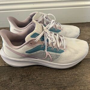 NWOT Nike Women's Size 8
